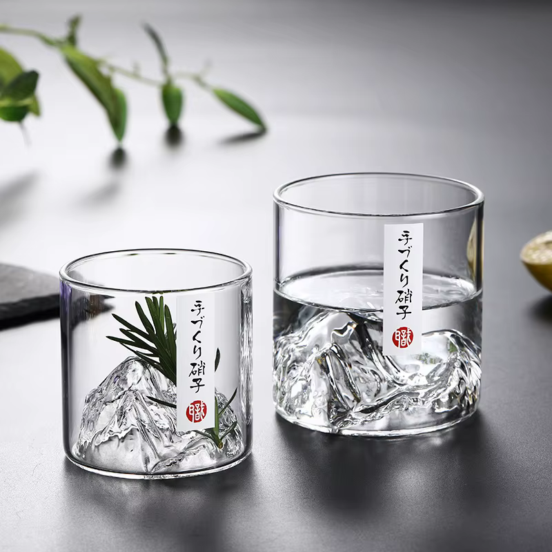 Verre créatif vue sur la montagne, Bar, glace, Cocktail, bière, thé