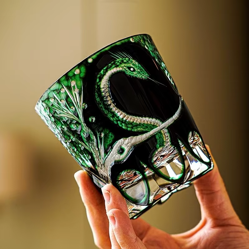 Verre à whisky et à brandy en cristal Edo Kiriko sculpté à la main, motif serpent du zodiaque, coupe
