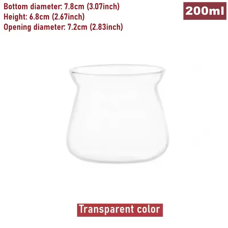 Serveur de café goutte à goutte chaud, cafetière infusée à la main, tasses claires bleu gris, tasse