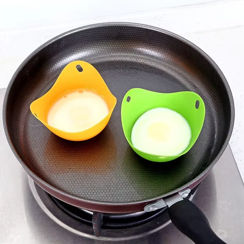 4 pièces ensemble Flexibe Silicone poacher à œufs cuisinier poach dosettes outil de cuisine cuisson