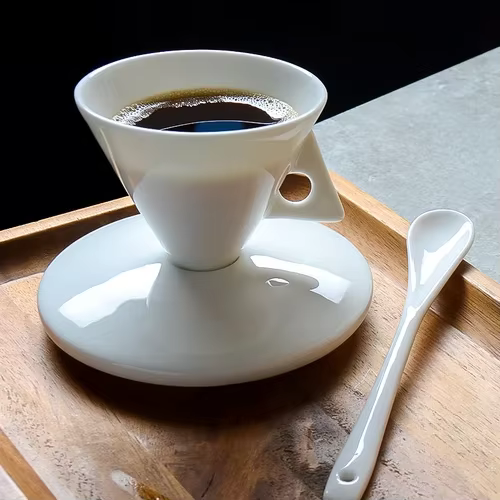 Ensemble de tasses à café et soucoupes fabriquées à la main en porcelaine d'os avec cuillère express
