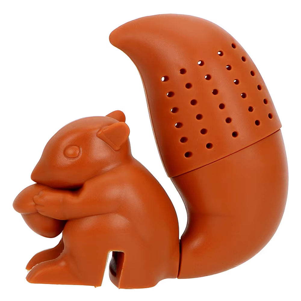Préparation du thé délicieux avec un infuseur de thé d'écureuil en silicone mignon – Parfait pour le