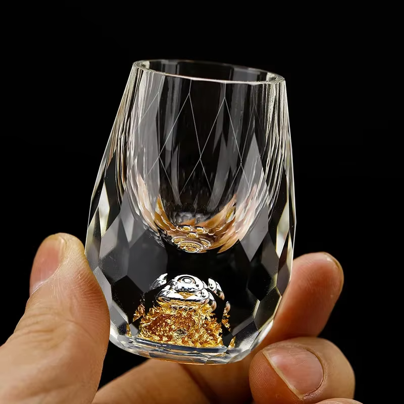 Verre de cristal de luxe Vodka saké Shochu barre de verre Liqueur Double fond feuille d'or verre tas
