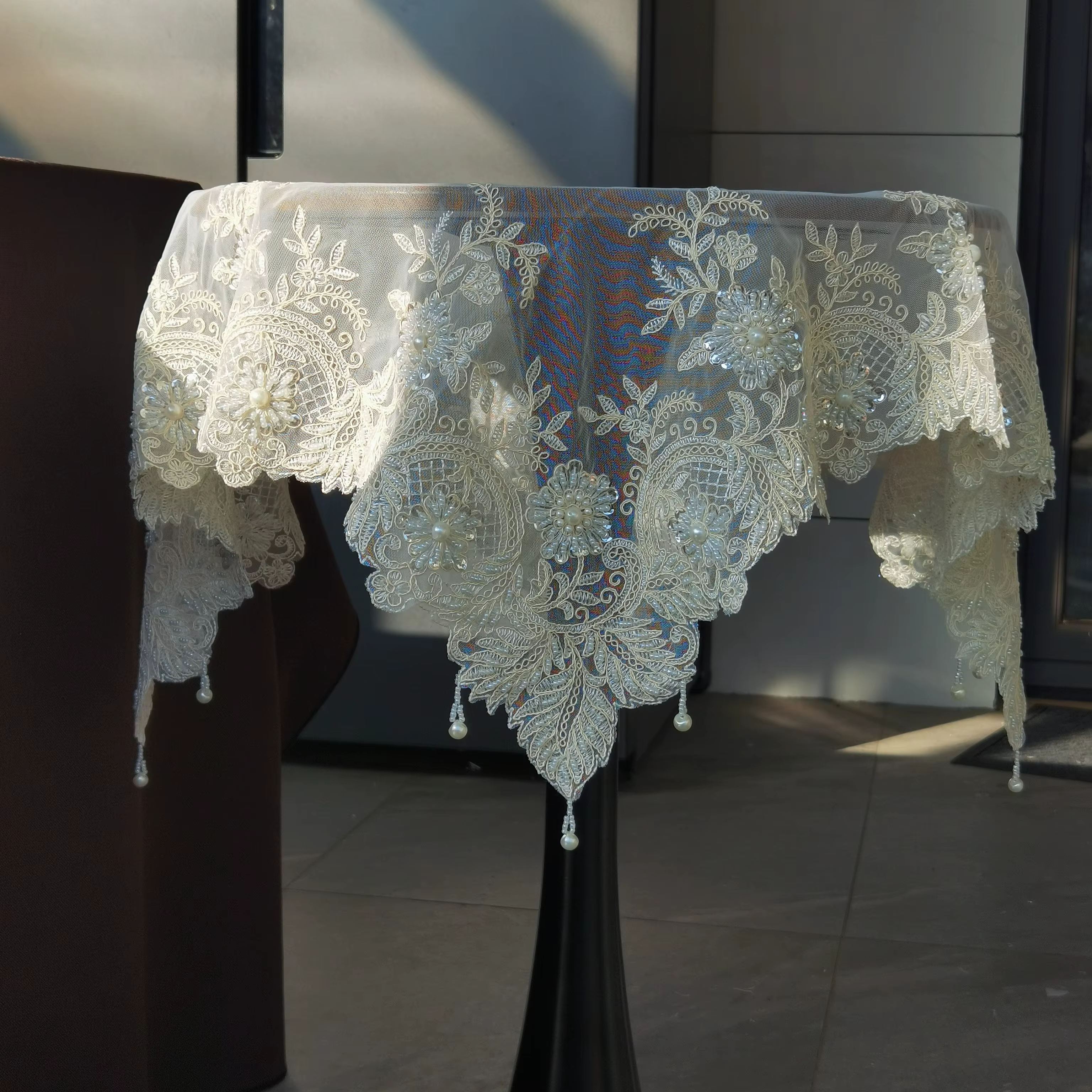 Nappe carrée beige brodée de perles, petite nappe ronde, couvre-table de coiffeuse, décoration de ma