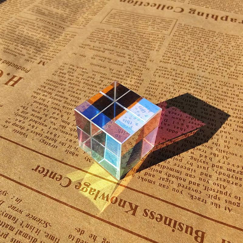 Prisme dichroïque en forme de Cube de verre, prismes x-cube pour séparation de faisceau photographiq