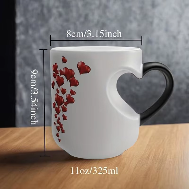 Tasse à café magique changeant de couleur, en céramique en forme de cœur avec un design surprise amu
