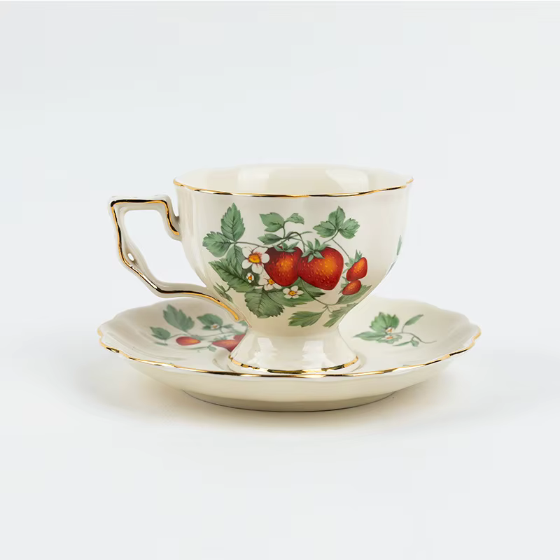 Tasse à café rétro européenne et ensemble de thé de l'après-midi, théière à café, assiette à dessert