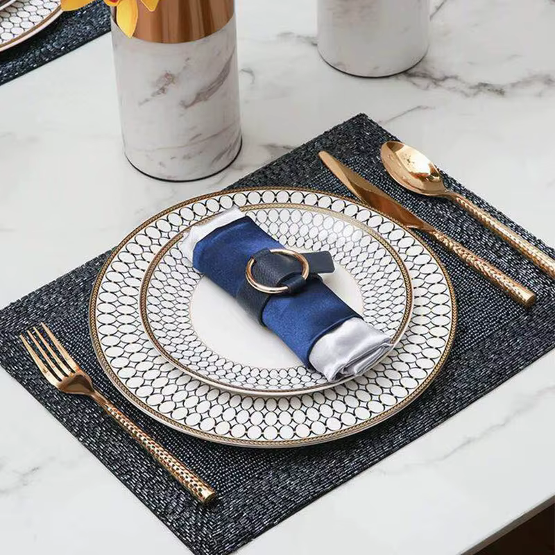 Assiette à dîner de luxe légère