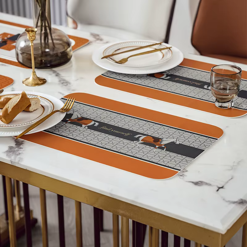 Set de 2 sets de table en forme de cheval