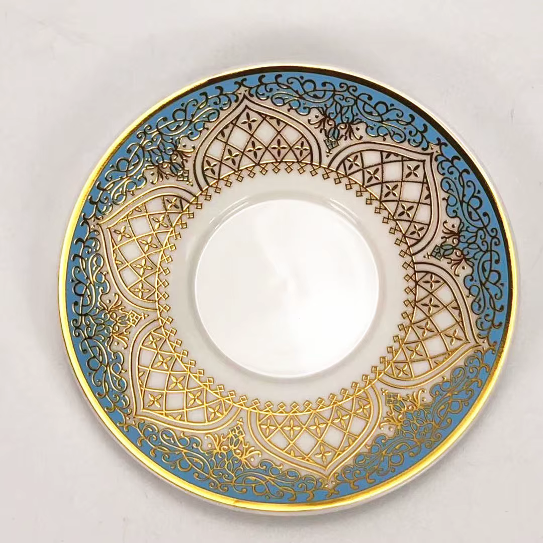 Ensemble de verres à thé turcs avec cuillère