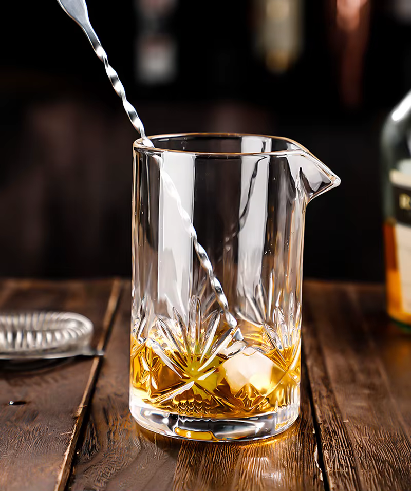 Verre à mélanger les cocktails