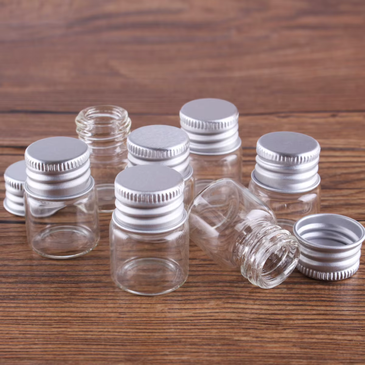 Bouteilles en verre avec couvercles en aluminium
