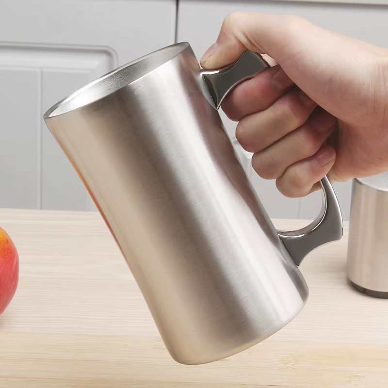 Tasse isotherme en acier inoxydable avec couvercle