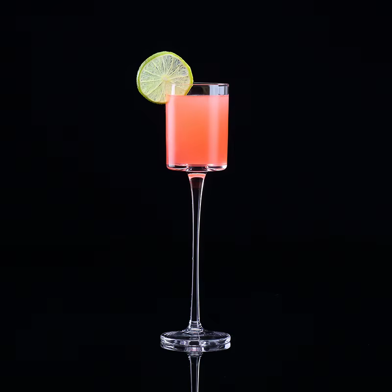 4 verres à champagne, verres à cocktail
