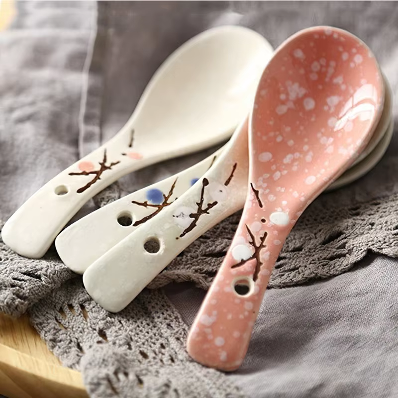 Ensemble de vaisselle en porcelaine fine (Bone China) avec cuillère