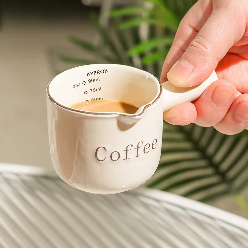 Petite tasse à lait en céramique pour café expresso