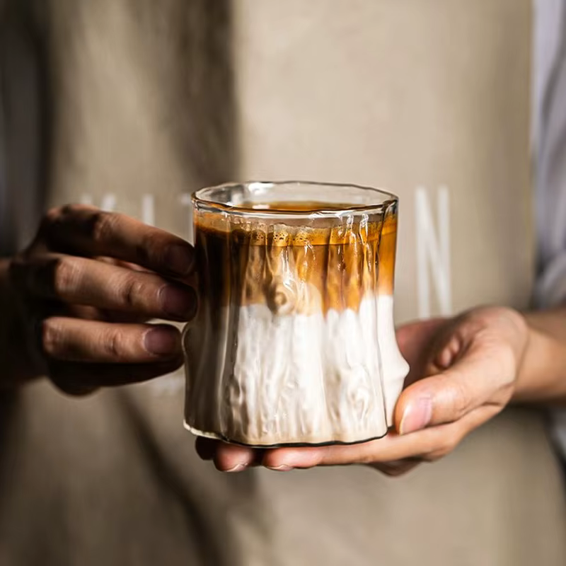 Tasse à café sale, blanche australienne