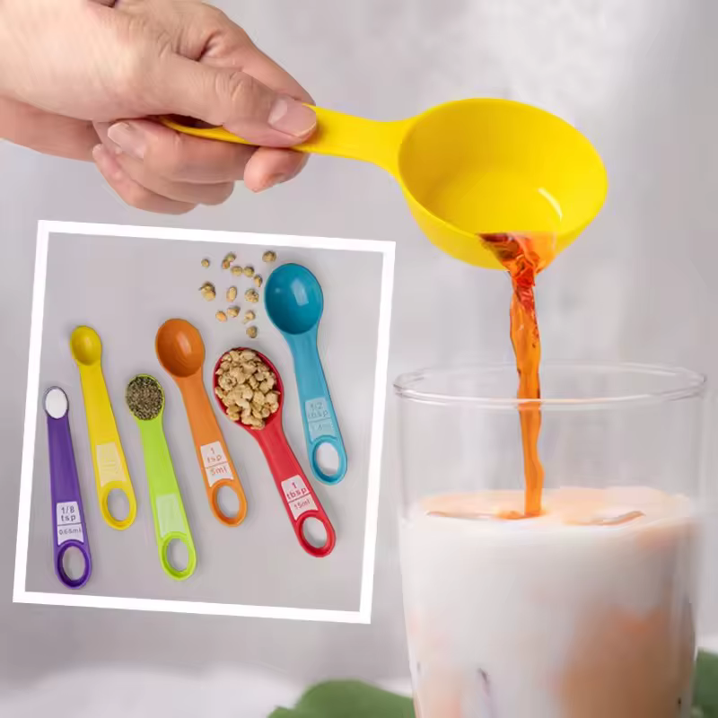 Ensemble de cuillères à mesurer en plastique avec échelle