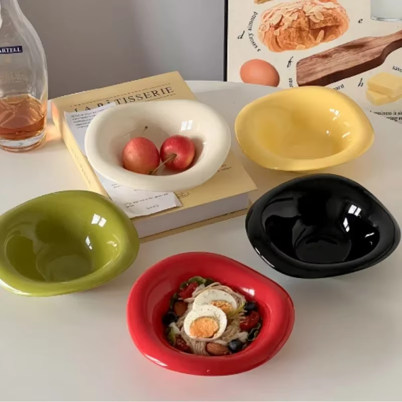 Bol à salade en céramique ondulé
