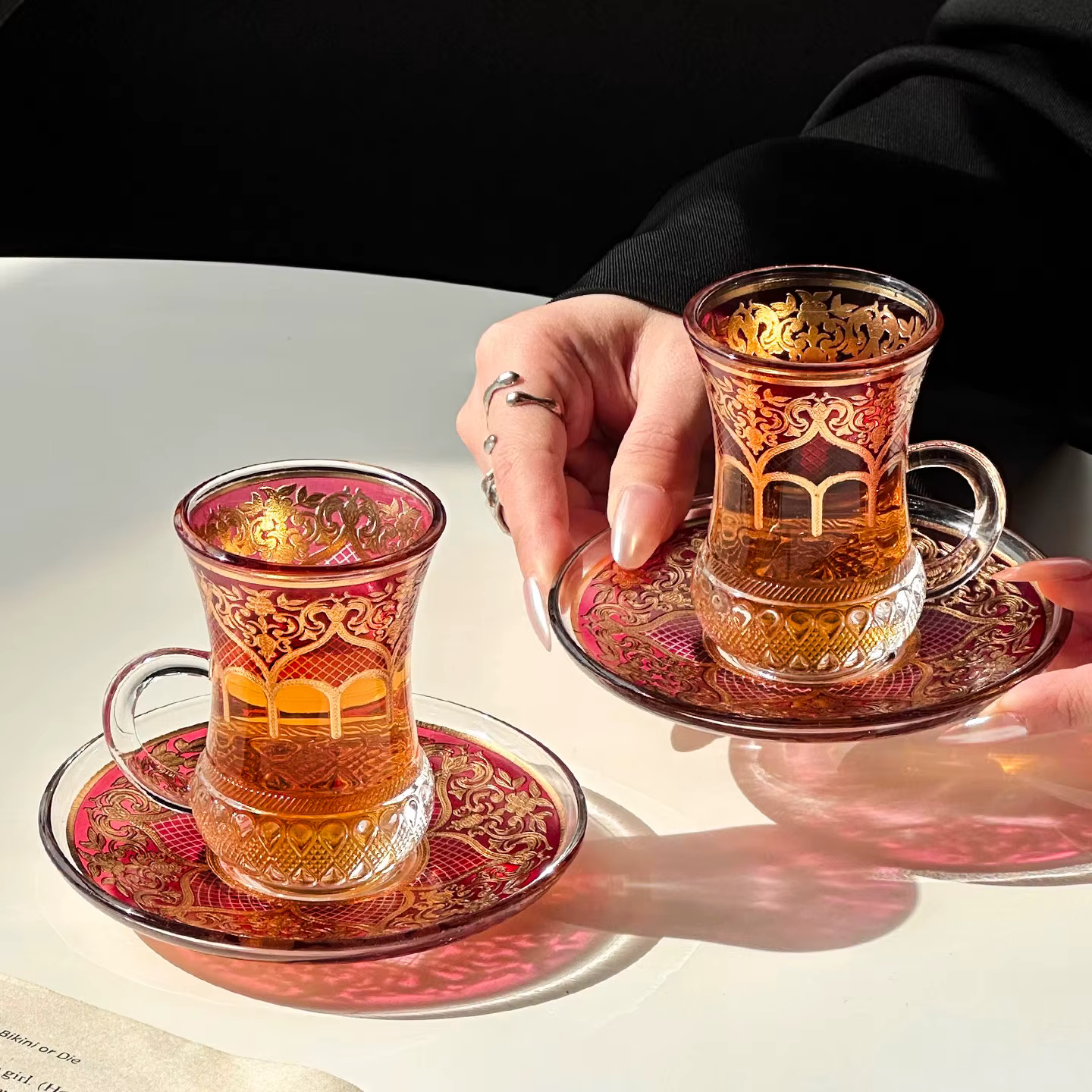 Ensemble de 2 tasses à thé turques en verre avec assiettes