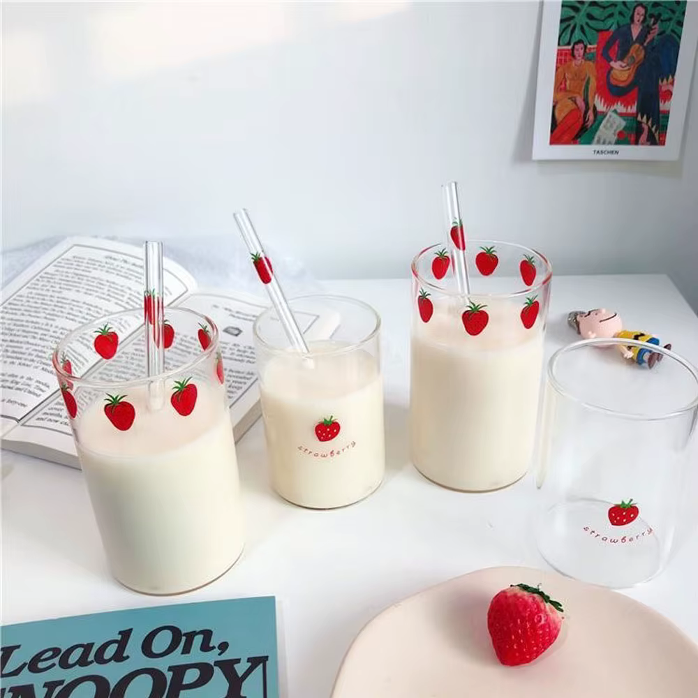 Tasse en verre mignonne à fraises de 300ml, avec paille, tasse d'eau transparente créative, lait d'étudiant, verre résistant à la chaleur Nana