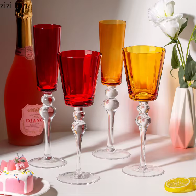 Verre à pieds hauts de couleur unie