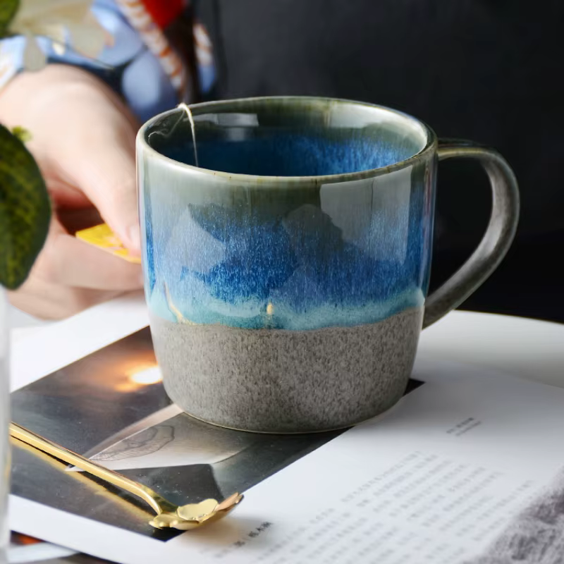 Tasse en céramique à changement progressif pour lait