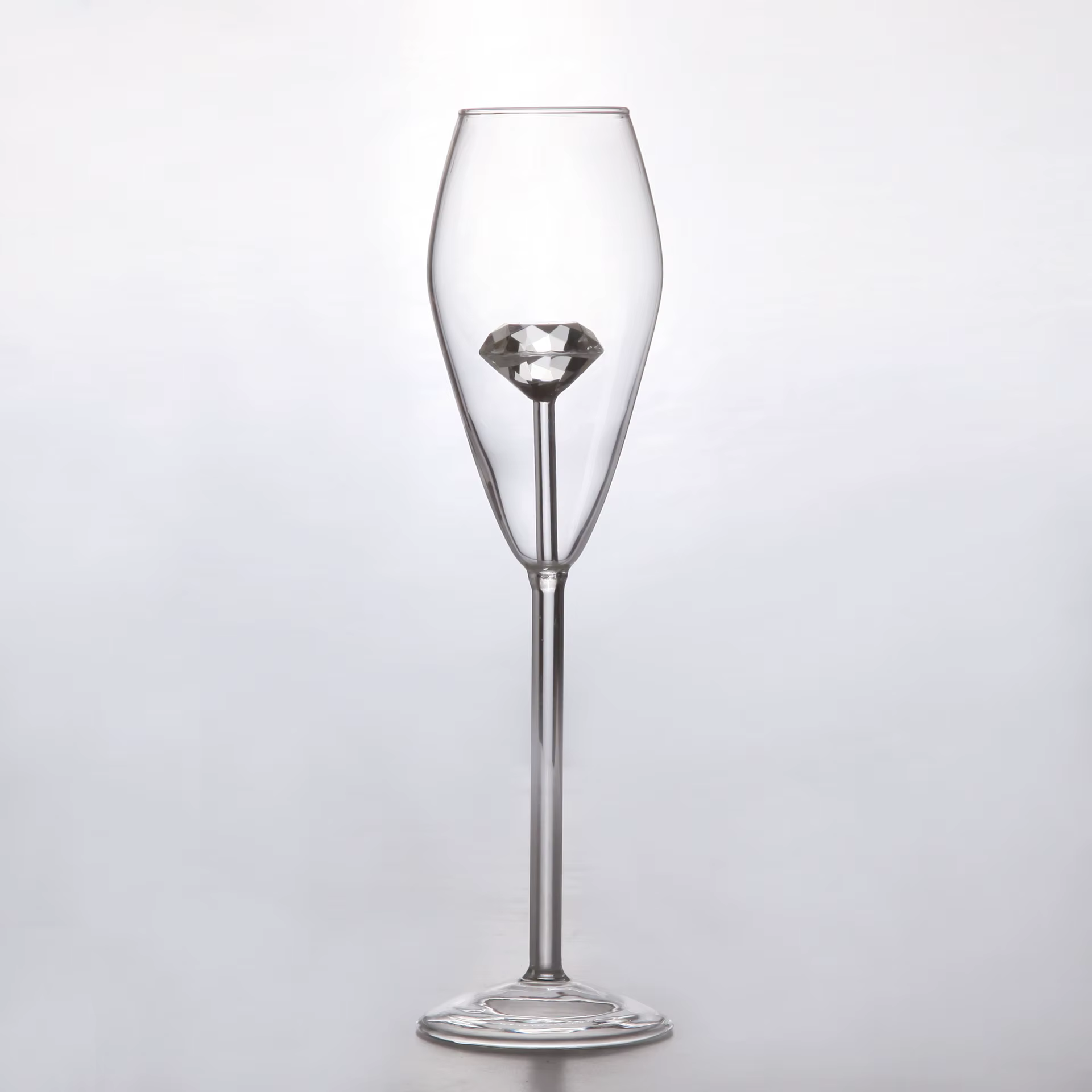 Verre diamant transparent 3D créatif