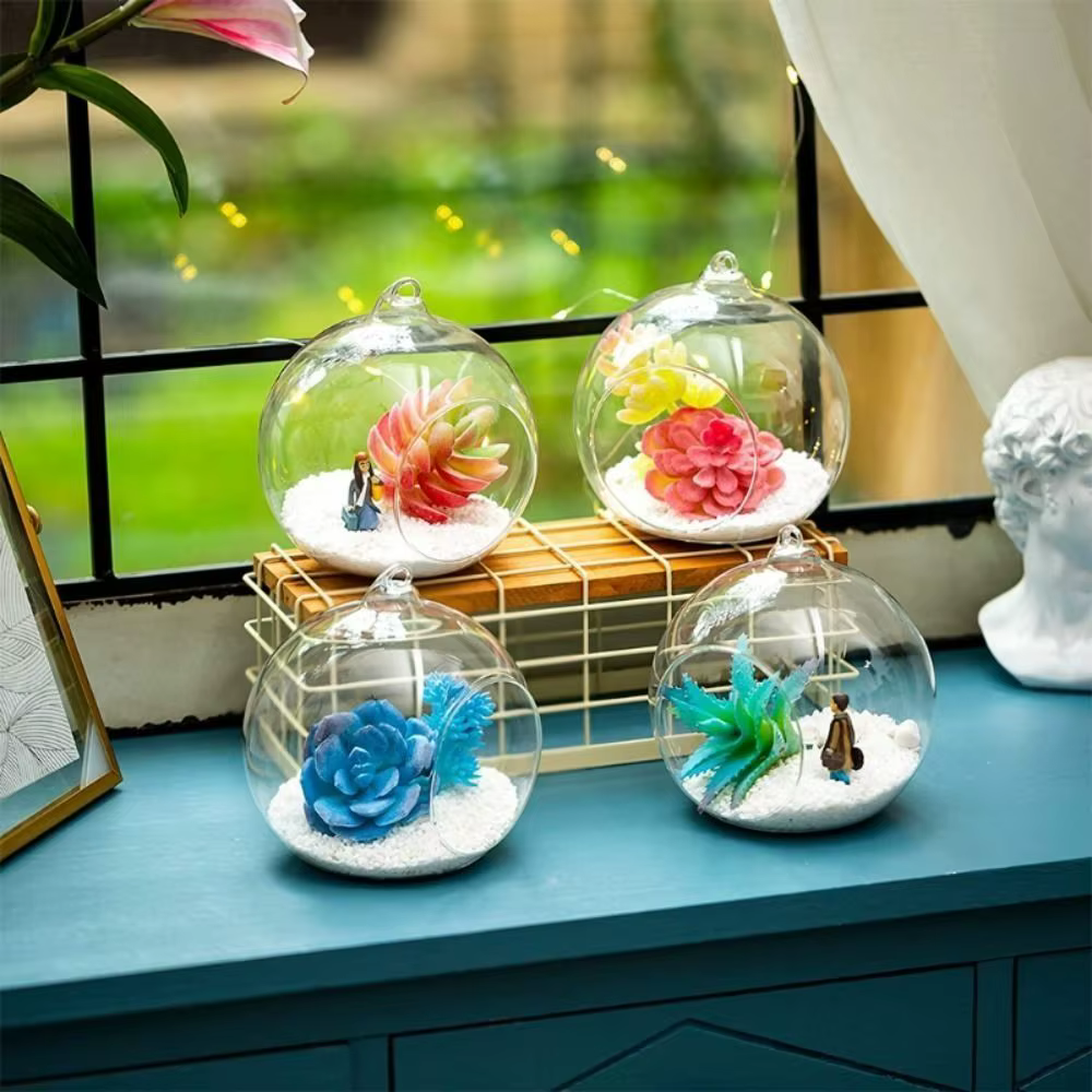Vases en verre suspendus transparents