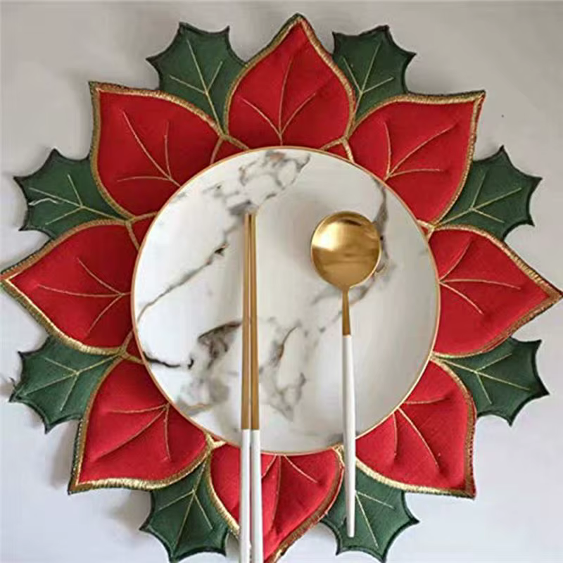 Napperons brodés de noël tendance chaude