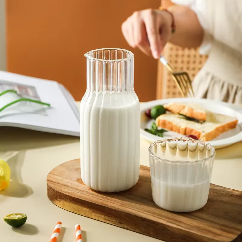 Carafe en verre avec ensemble de verres