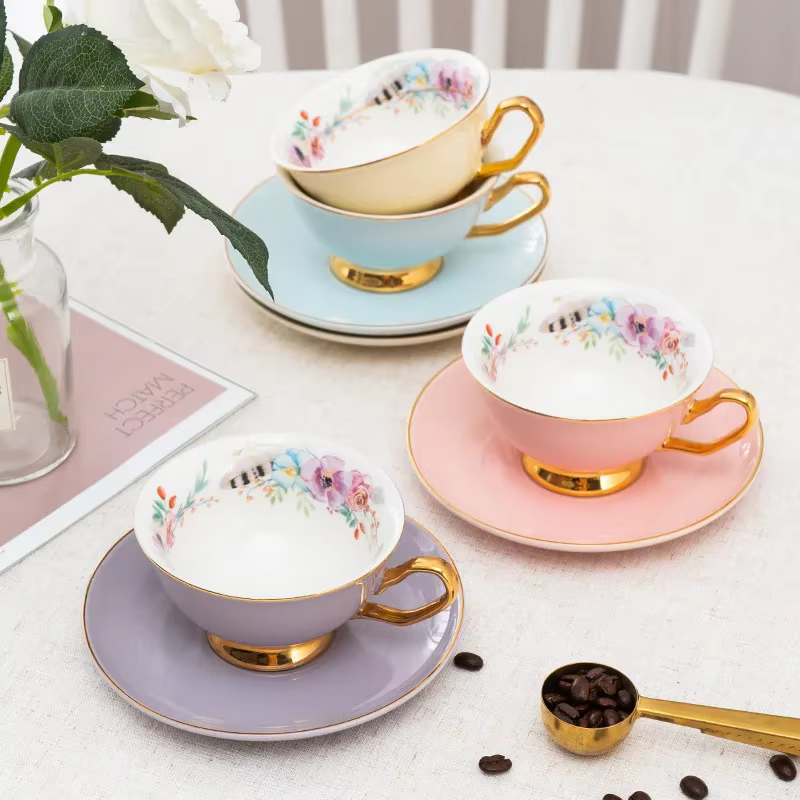 Tasse à café émaillée en céramique avec assiette