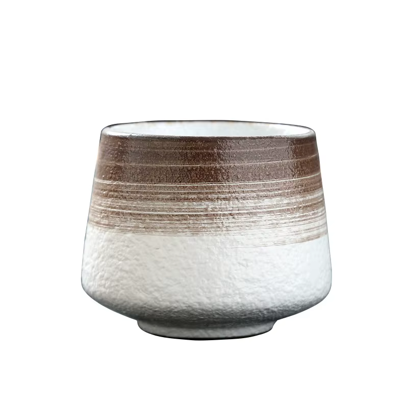 Tasse en céramique vintage en poterie rustique