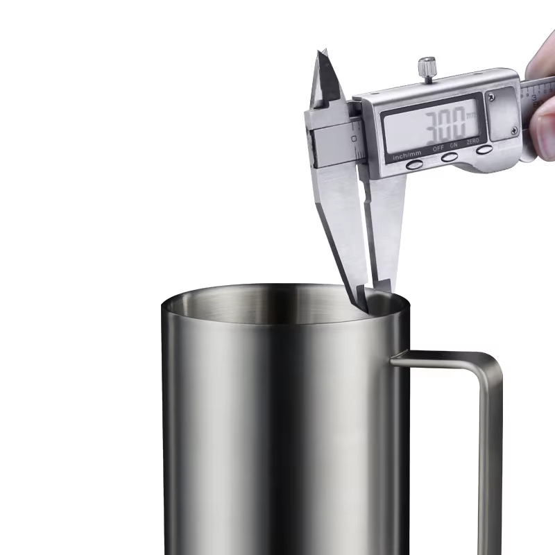 Tasse à café à double paroi avec couvercle
