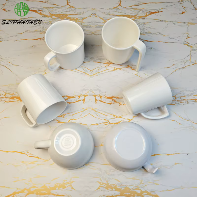 Tasse à coffre ronde blanche