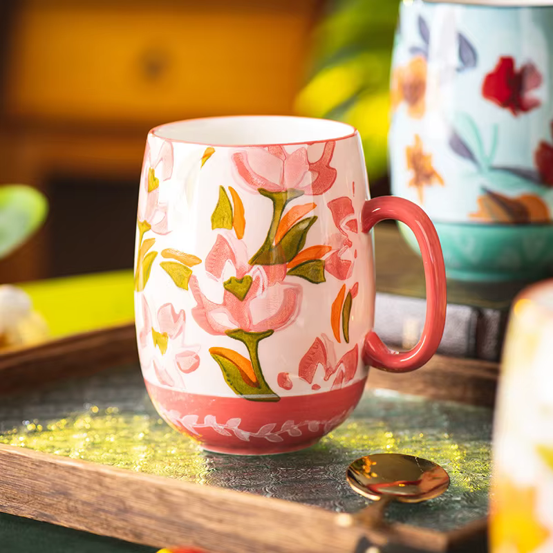 Tasse à café en céramique rétro dessinée à la main