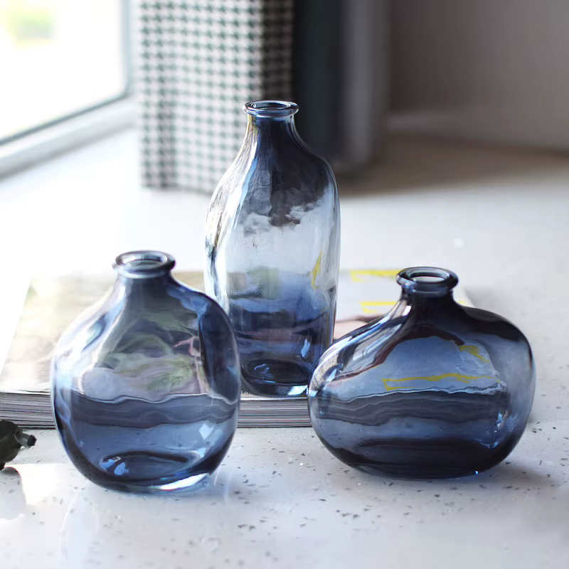 Vase à fleurs en verre transparent irrégulier