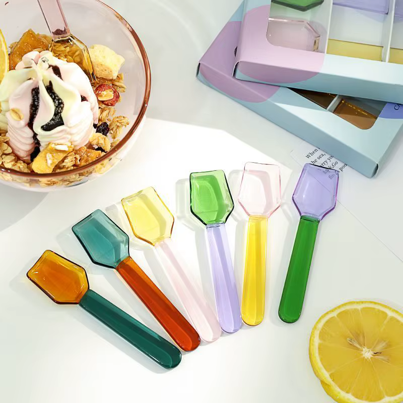 Cuillère en verre coloré pour dessert