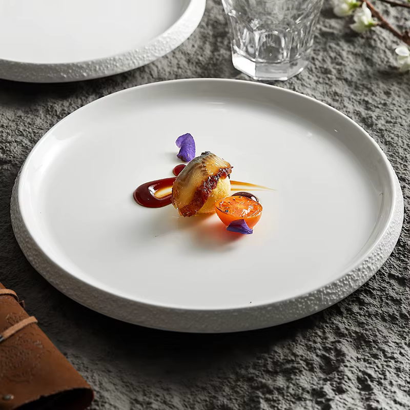 Assiette occidentale à steak de cuisine artistique en porcelaine blanche