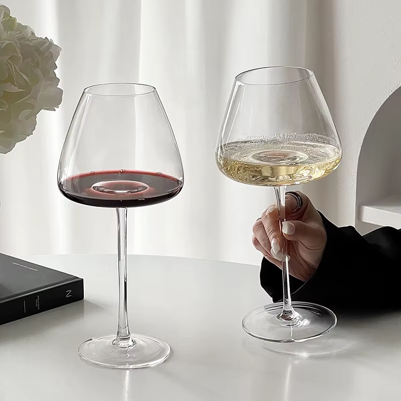 Verre à vin rouge bordeaux à gros pales de style européen