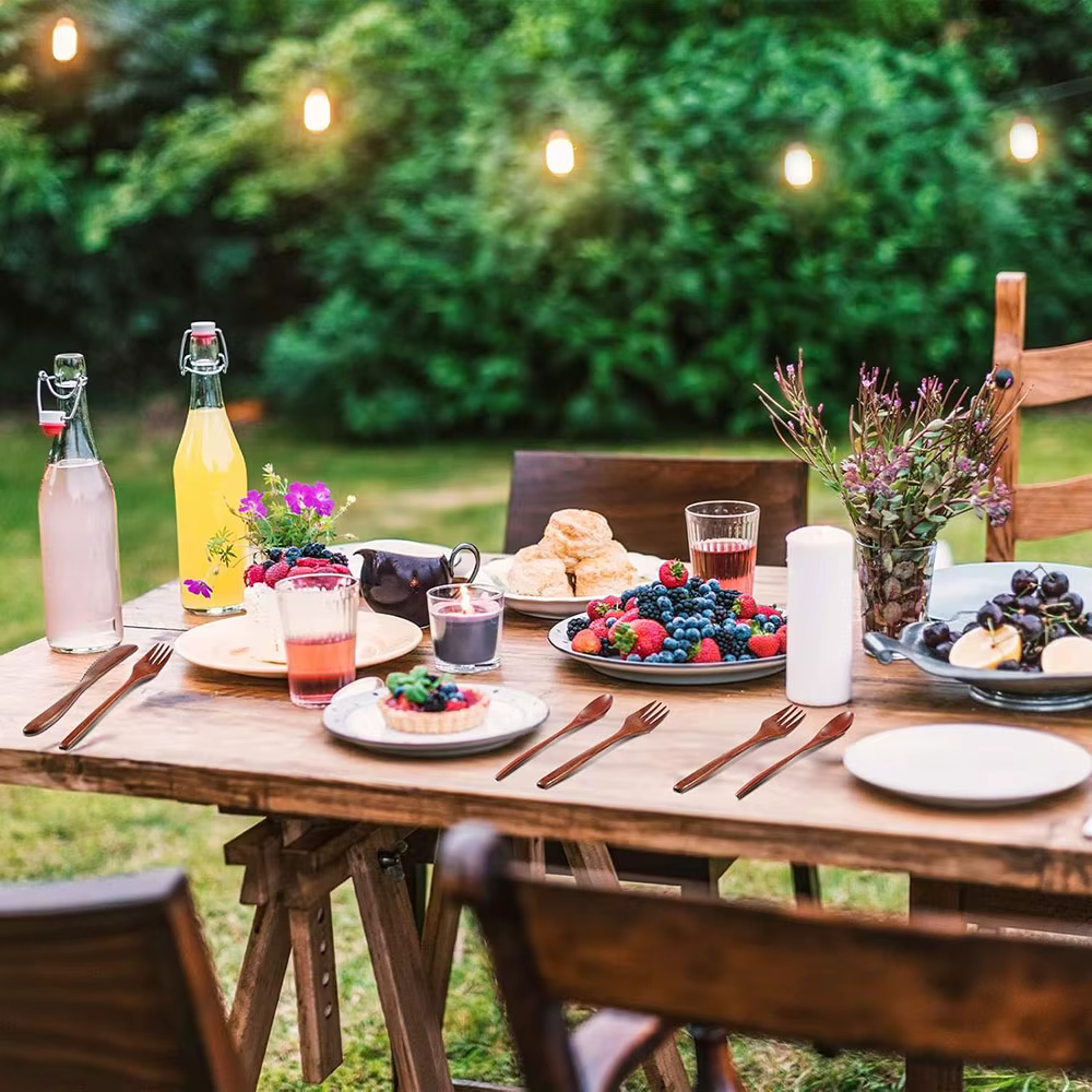 Ensemble de couverts en bois pour le dîner