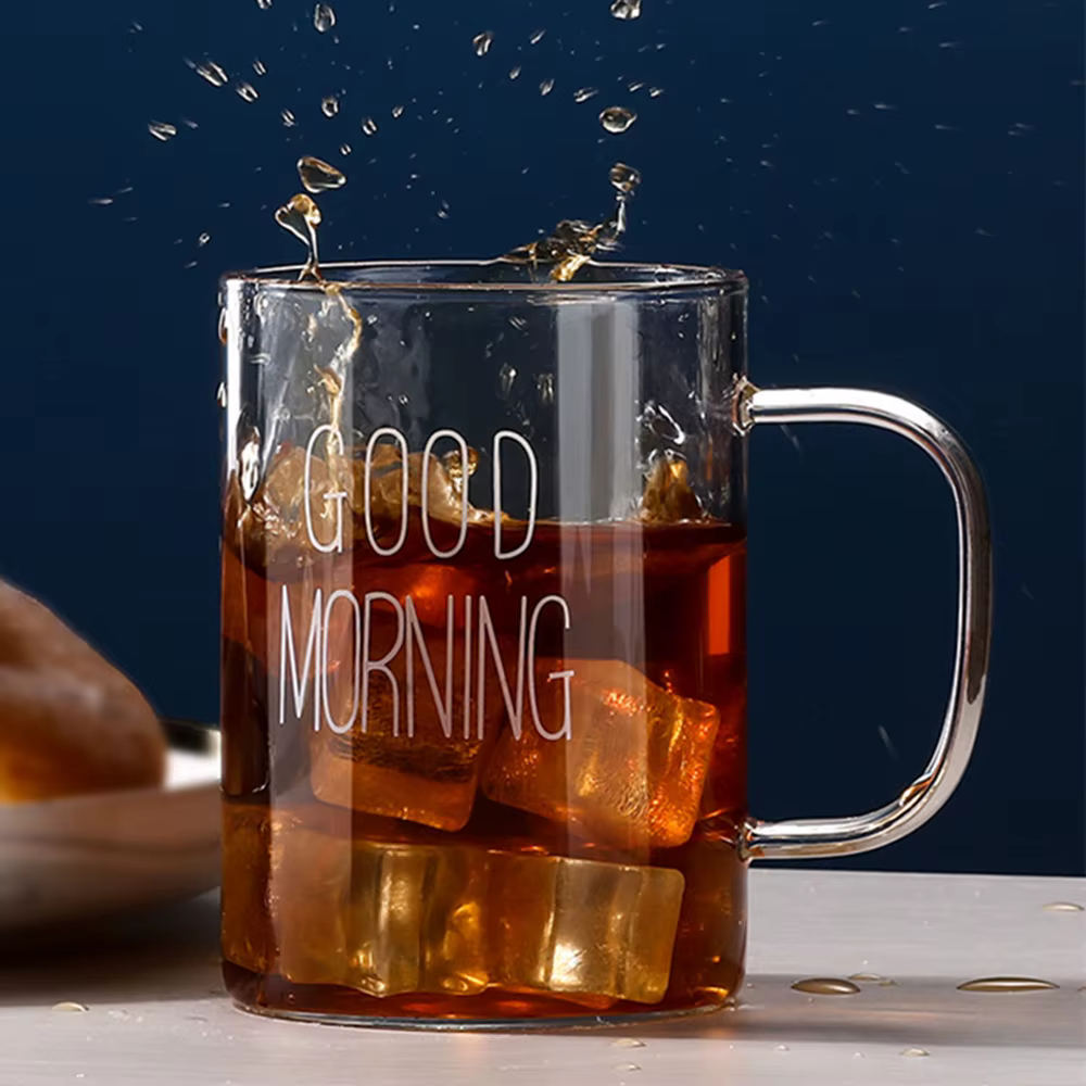Tasse en verre du bonjour