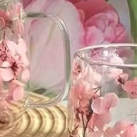 1 tasse à café en verre à double paroi avec un véritable motif de fleurs à l'intérieur