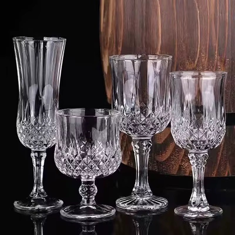 Verre à Champagne en relief de style Ins