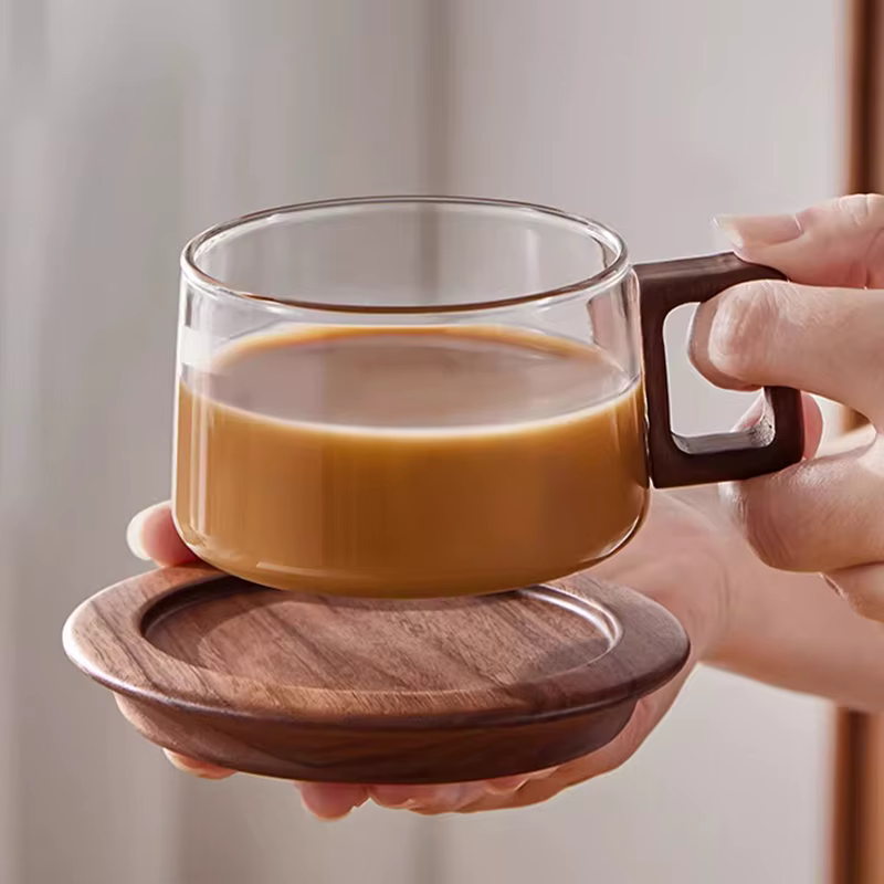 Tasse à café avec manche en bois avec cuillère