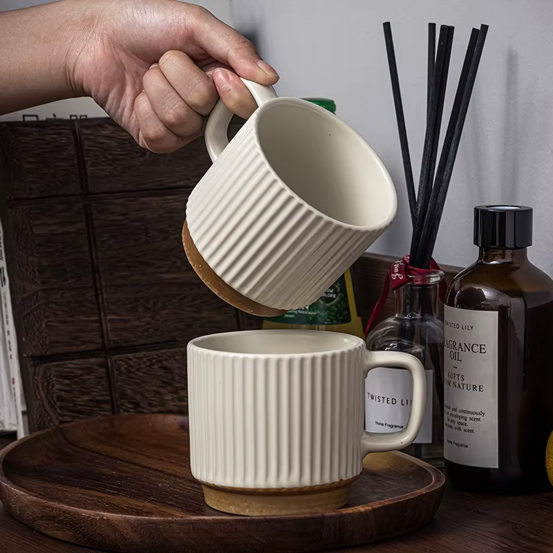 Tasse à boire universelle avec cuillère