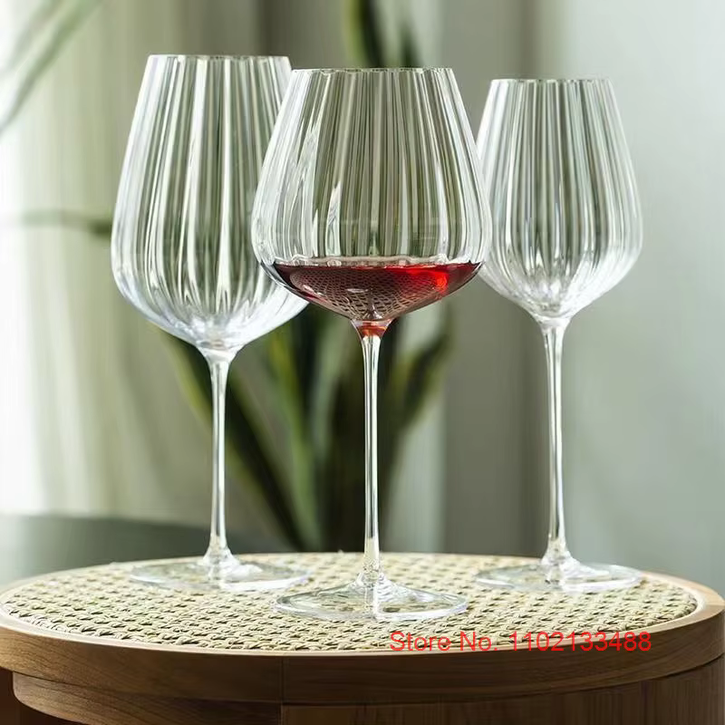 Verres à vin rouge en cristal série prisme optique lumineux