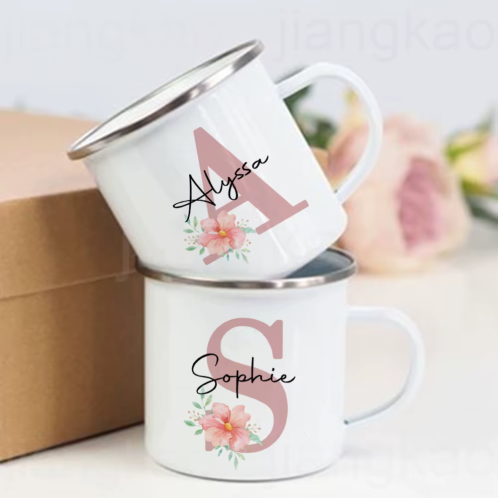 Tasse personnalisée initiale avec nom
