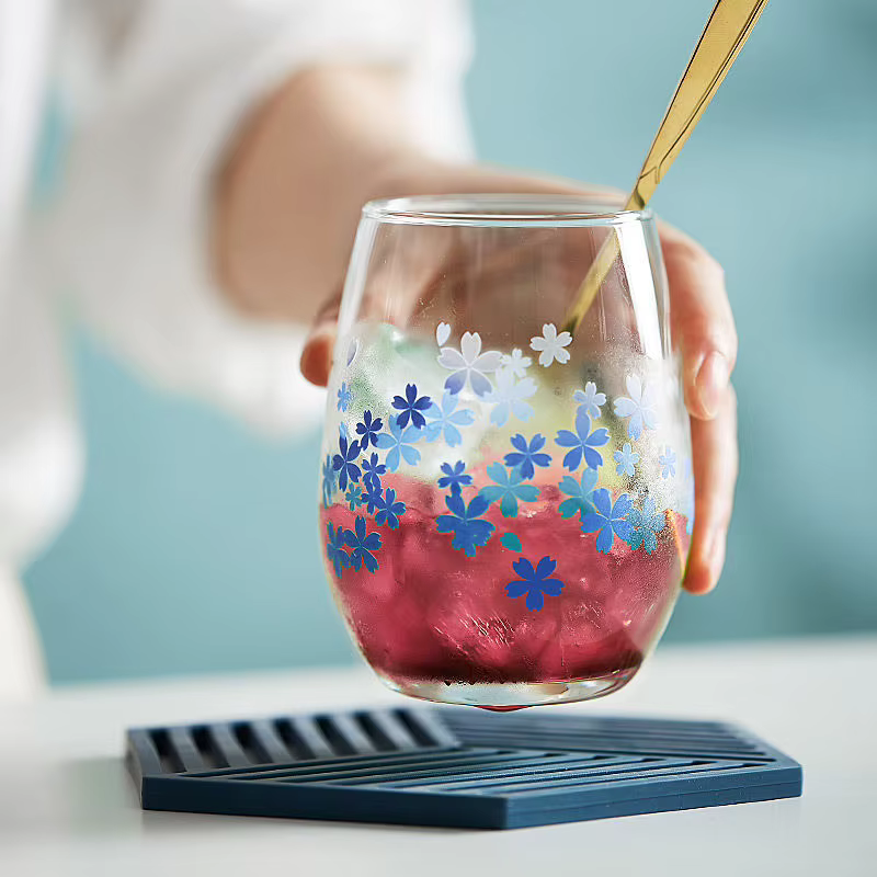 Tasse en verre Sakura sans fleur pour changement de document