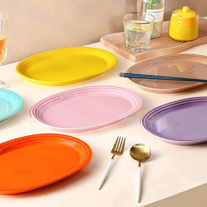Assiettes de service ovales en porcelaine